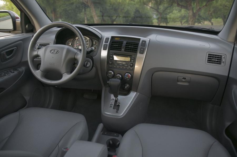  Hyundai Tucson 2004 года  (фото 26 из 74)